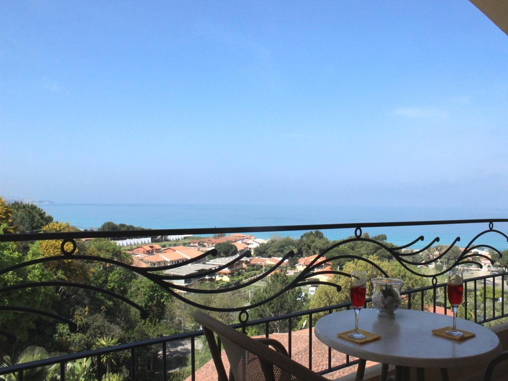 Blu Tropical Resort Zambrone Phòng bức ảnh