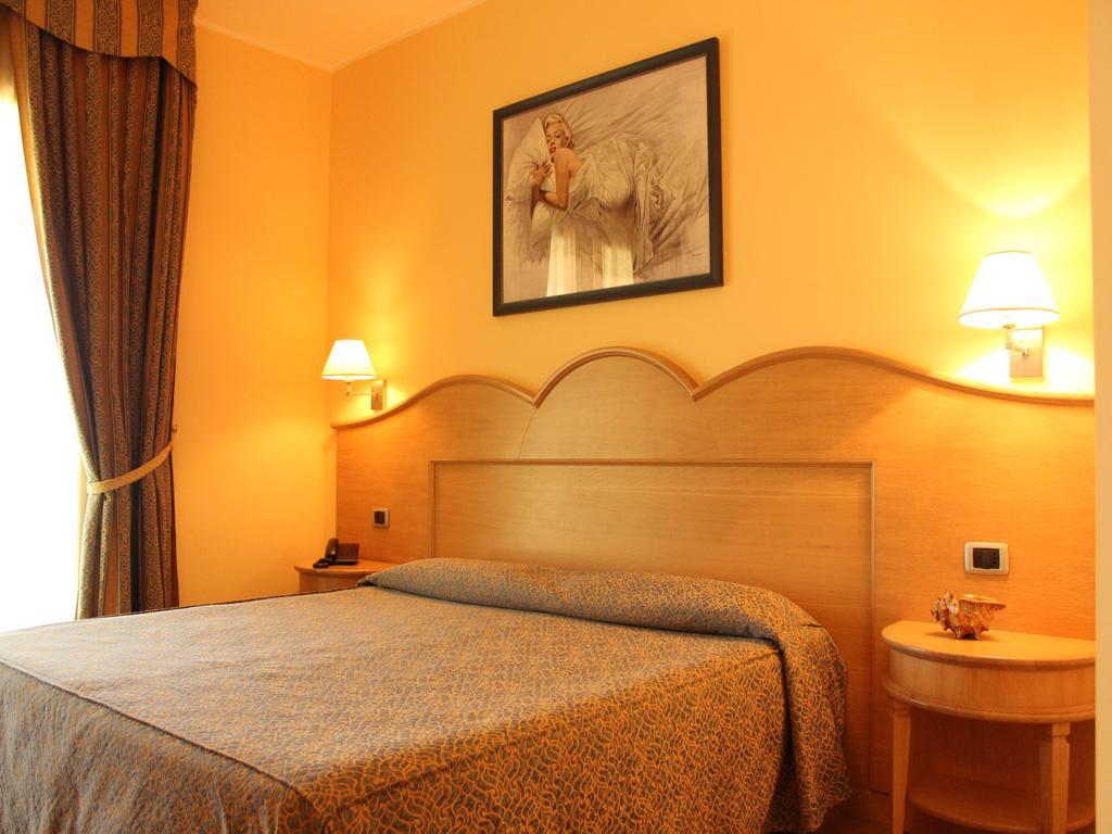 Blu Tropical Resort Zambrone Phòng bức ảnh