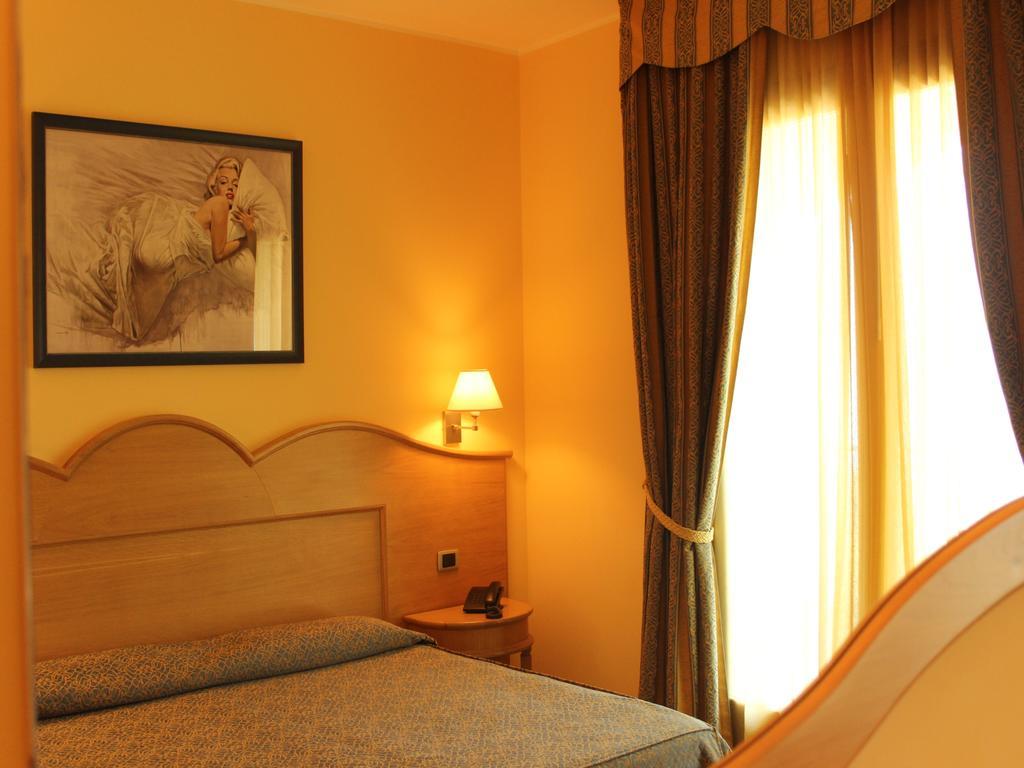 Blu Tropical Resort Zambrone Phòng bức ảnh