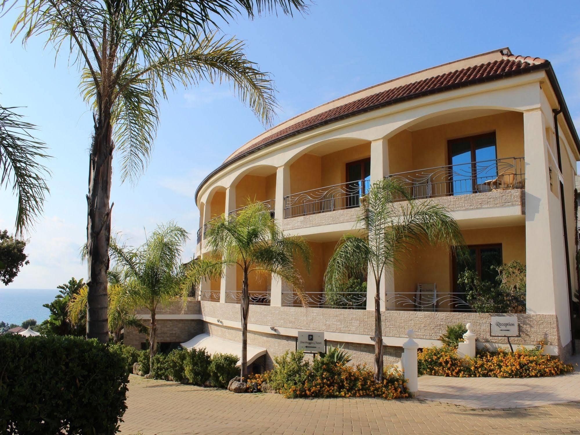 Blu Tropical Resort Zambrone Ngoại thất bức ảnh