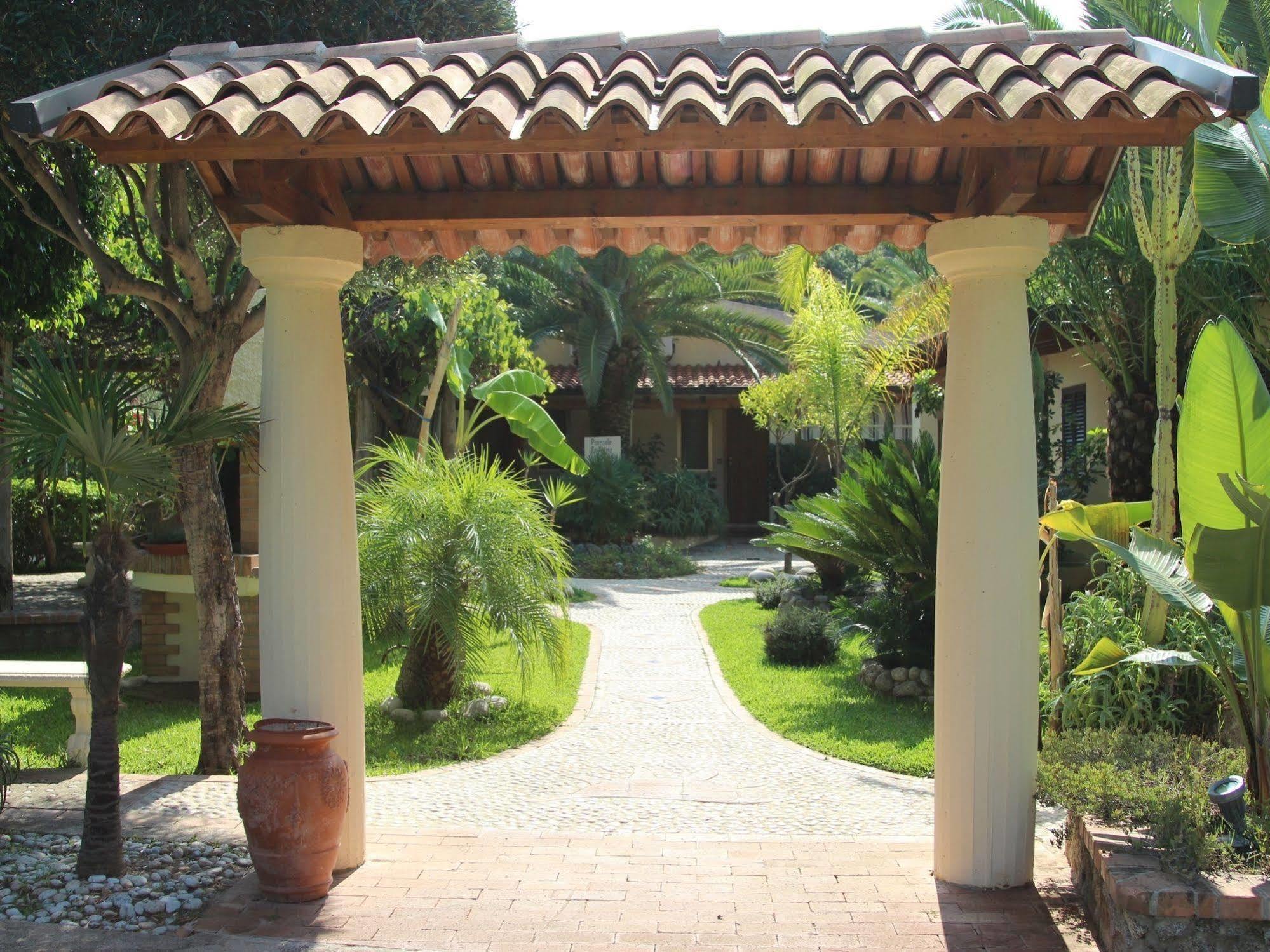 Blu Tropical Resort Zambrone Ngoại thất bức ảnh